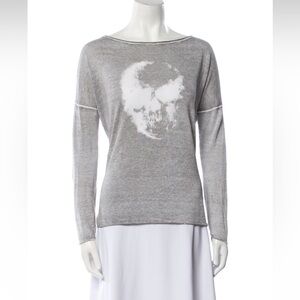 Skull Cashmere
Graphic Print Bateau Neckline Sweater. Grey and Ivory. Size M.EUC